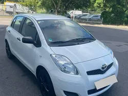 Weiß Gebraucht 2010 Toyota Yaris Cool Limousine | 3.000 € (Fairer Preis)