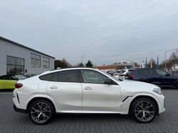 Weiß Gebraucht 2022 BMW X6 M Sport SUV | 74.990 € (Etwas zu teuer)