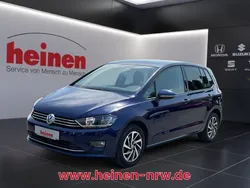 Blau Gebraucht 2017 VW Golf Sportsvan Comfortline Van / Kleinbus | 13.959 € (Fairer Preis)