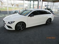 Weiß Gebraucht 2019 Mercedes CLA200 Shooting Brake Kombi | 29.500 € (Teuer)