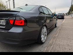 Grau Gebraucht 2005 BMW 325 Limousine | 3.500 €