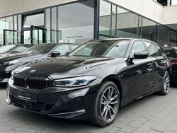 Black sapphire metallic Gebraucht 2024 BMW 330e Sport Line Kombi | 42.980 € (Etwas zu teuer)
