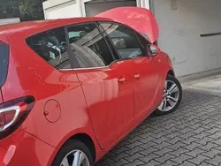 Rot Gebraucht 2014 Opel Meriva Color Edition Van / Kleinbus | 3.900 € (Superpreis)