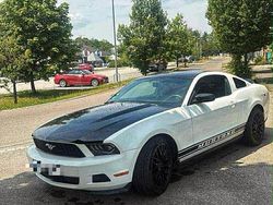 Weiß Gebraucht 2011 Ford Mustang Coupé | 16.450 € (Fairer Preis)