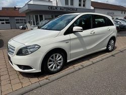 Weiß Gebraucht 2012 Mercedes B180 Van / Kleinbus | 7.990 € (Fairer Preis)