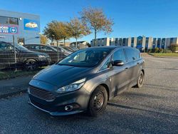 Grau Gebraucht 2016 Ford S-MAX Titanium Van / Kleinbus | 5.800 € (Superpreis)