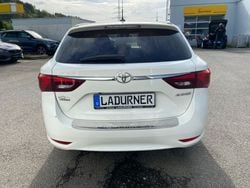 Weiß Gebraucht 2018 Toyota Avensis Team Kombi | 18.190 € (Etwas zu teuer)