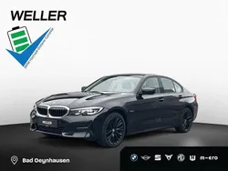 Schwarz (schwarz) Gebraucht 2022 BMW 320e Shadowline Limousine | 26.850 € (Fairer Preis)