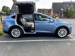 Blau Gebraucht 2018 Tesla Model X SUV | 54.950 €