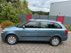 Blau Gebraucht 2008 Skoda Fabia Kleinwagen | 3.700 € (Etwas zu teuer)