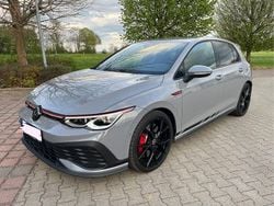 Grau Gebraucht 2023 VW Golf VIII CLUB Limousine | 32.300 € (Guter Preis)