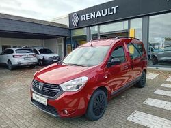 Rot Gebraucht 2019 Dacia Dokker Comfort Van / Kleinbus | 13.790 € (Etwas zu teuer)
