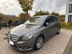 Grau Gebraucht 2013 Mercedes B180 Van / Kleinbus | 7.790 € (Guter Preis)