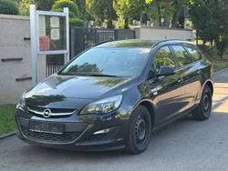 Schwarz Gebraucht 2014 Opel Astra Selection Kombi | 2.999 € (Fairer Preis)
