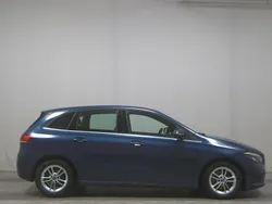 Blau Gebraucht 2020 Mercedes B200 Style Van / Kleinbus | 15.980 € (Guter Preis)