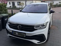 Weiß Gebraucht 2024 VW Tiguan Allspace R-line SUV | 48.900 € (Etwas zu teuer)