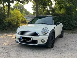 Weiß Gebraucht 2011 Mini Cooper Kleinwagen | 5.450 € (Etwas zu teuer)