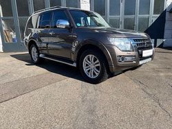 Braun Gebraucht 2017 Mitsubishi Pajero Top SUV | 27.570 € (Fairer Preis)