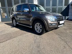 Braun Gebraucht 2017 Mitsubishi Pajero Top SUV | 31.750 € (Teuer)