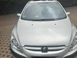 Grau Gebraucht 2002 Peugeot 307 Kleinwagen | 1.700 €