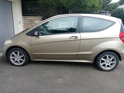 Gold Gebraucht 2005 Mercedes 200 Coupé | 1.750 €