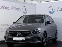Grau (mountaingrau met.) Gebraucht 2019 Mercedes B200 Progressive Van / Kleinbus | 23.990 € (Fairer Preis)
