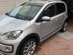 Silber Gebraucht 2014 VW cross up! Kleinwagen | 7.350 € (Fairer Preis)
