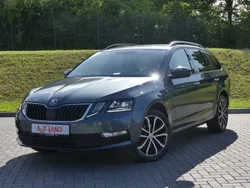 Schwarz Gebraucht 2012 Skoda Octavia Style Kombi | 18.950 €