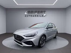 Shimmering silver Neu 2024 Hyundai i30 N Line Limousine | 27.750 € (Fairer Preis)