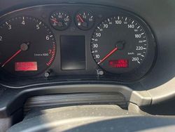 Grau Gebraucht 2002 Audi A3 Ambiente Limousine | 1.500 € (Guter Preis)