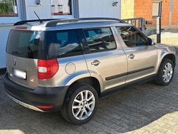 Andere farben Gebraucht 2011 Skoda Yeti Ambition SUV | 10.299 € (Teuer)