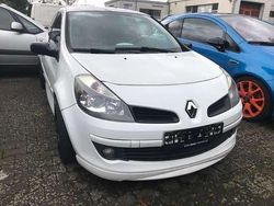 Weiß Gebraucht 2009 Renault Clio II Limousine | 5.190 € (Teuer)