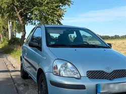Blau Gebraucht 2004 Toyota Yaris Kleinwagen | 2.000 €