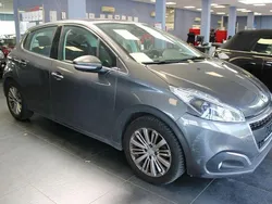 Grau Gebraucht 2017 Peugeot 208 Allure Kleinwagen | 8.480 € (Fairer Preis)