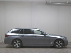 Grau Gebraucht 2023 BMW 520 Performance Kombi | 27.280 € (Superpreis)