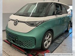 Candyweiß/bay leaf green meta Gebraucht 2023 VW ID. Buzz Pro Van / Kleinbus | 44.890 € (Teuer)