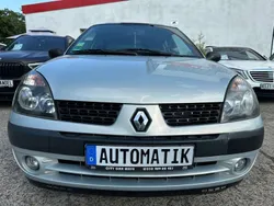 Silber Gebraucht 2002 Renault Clio II Authentique Limousine | 1.950 € (Fairer Preis)