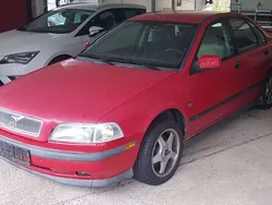 Rot Gebraucht 1999 Volvo S40 Limousine | 500 € (Guter Preis)