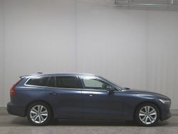 Denim blue metallic Gebraucht 2022 Volvo V60 Momentum Kombi | 18.680 € (Superpreis)