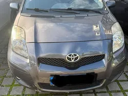 Grau Gebraucht 2011 Toyota Yaris Kleinwagen | 3.399 € (Fairer Preis)