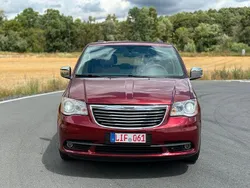 Rot Gebraucht 2015 Chrysler Town & Country Limited Van / Kleinbus | 19.900 €