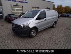 Brillantsilber metallic (metallic) Gebraucht 2018 Mercedes Vito Van | 6.250 €
