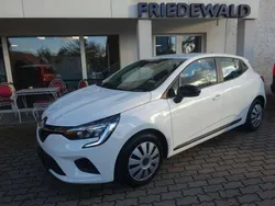 Weiß Gebraucht 2023 Renault Clio V Equilibre Kleinwagen | 17.990 € (Fairer Preis)