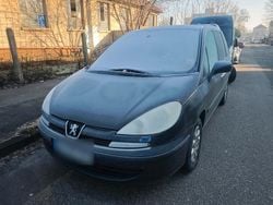 Grau Gebraucht 2006 Peugeot 807 Van / Kleinbus | 600 €