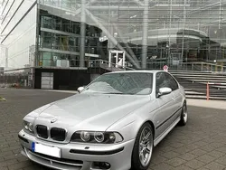 Silber Gebraucht 2002 BMW 525 M Sport Limousine | 9.400 €