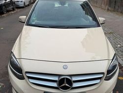 Beige Gebraucht 2016 Mercedes B180 Van / Kleinbus | 4.500 € (Fairer Preis)
