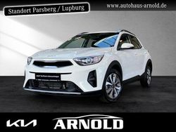 Weiß (schneeweiss) Gebraucht 2024 Kia Stonic Vision SUV | 19.870 € (Fairer Preis)