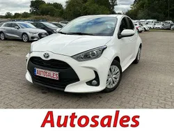 Weiß Gebraucht 2022 Toyota Yaris Hybrid Limousine | 14.998 € (Fairer Preis)
