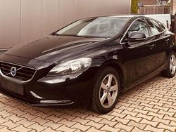 Schwarz Gebraucht 2014 Volvo V40 Momentum Limousine | 6.990 € (Fairer Preis)