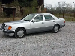 Silber Gebraucht 1991 Mercedes E230 Limousine | 3.999 €